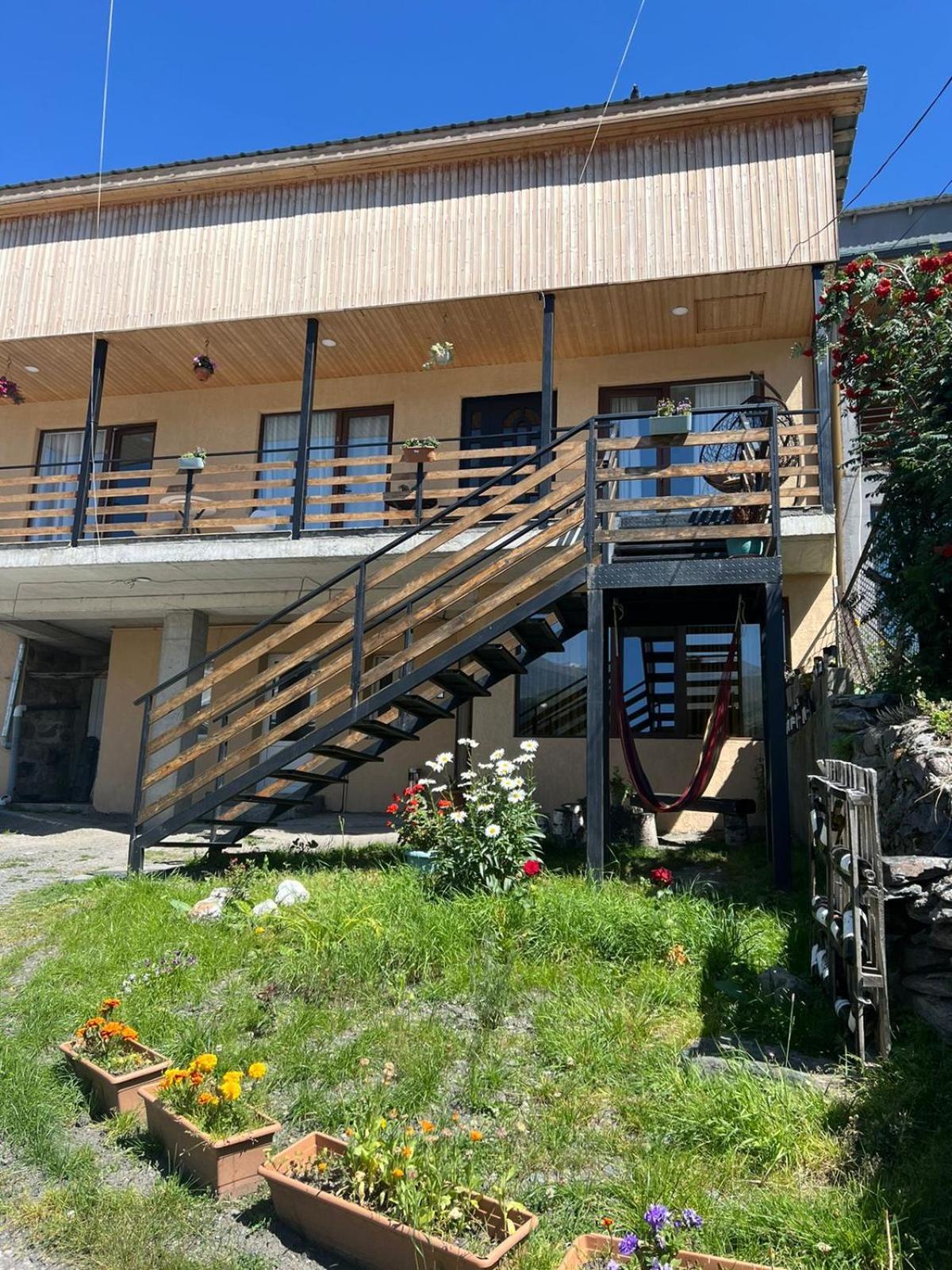 Guesthouse Relax In Kazbegi Extérieur photo